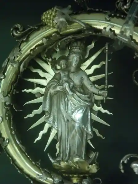 Mary and Jesus, Mother and child with sun rays at the back